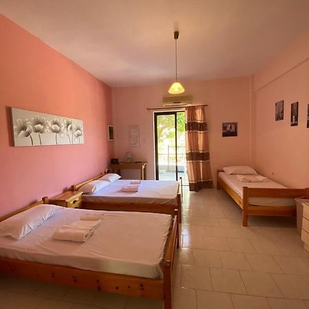 Yfantis Sakis Apartment'S Eratini Zewnętrze zdjęcie