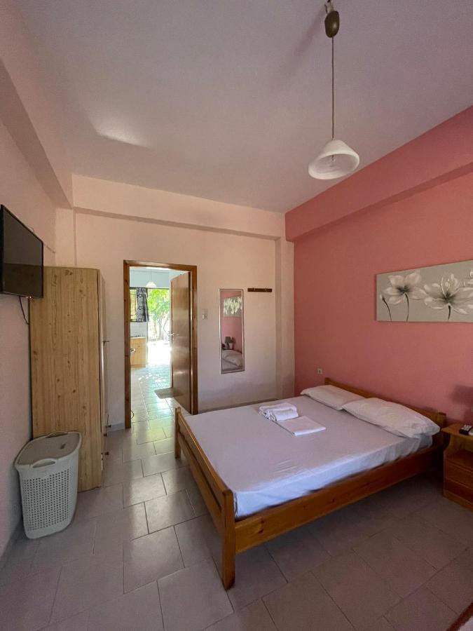 Yfantis Sakis Apartment'S Eratini Zewnętrze zdjęcie