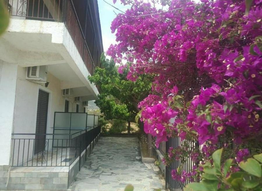 Yfantis Sakis Apartment'S Eratini Zewnętrze zdjęcie