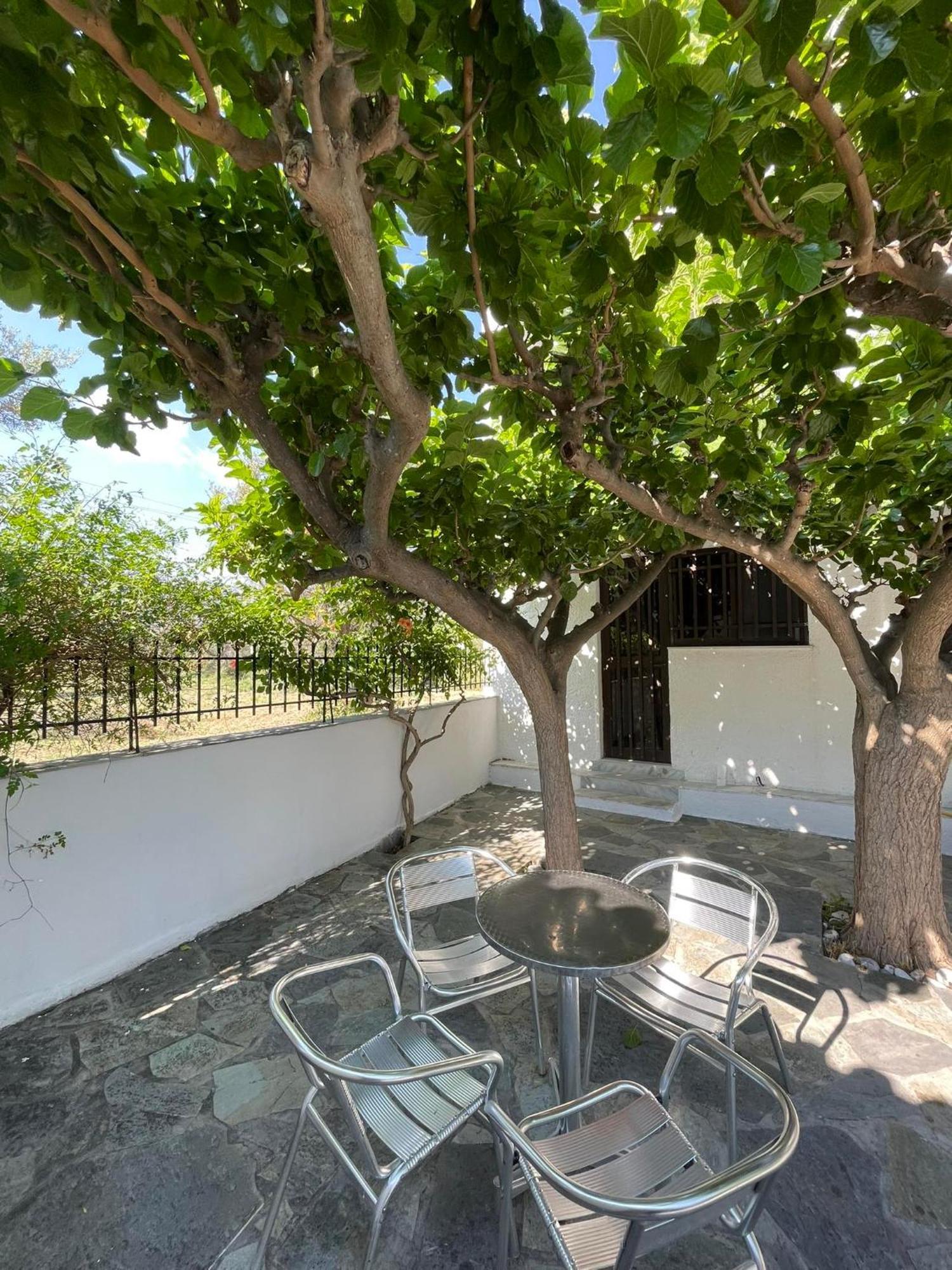 Yfantis Sakis Apartment'S Eratini Zewnętrze zdjęcie